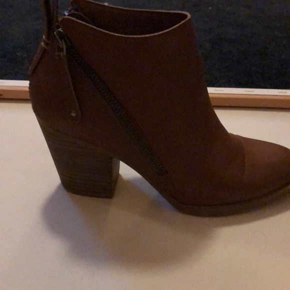 High heeled booties - Picture 2 of 3